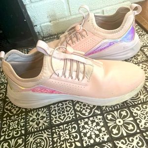 Cloves nursing shoes, size 10, pink